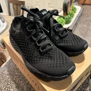 Women’s size 10- Nobull shoes